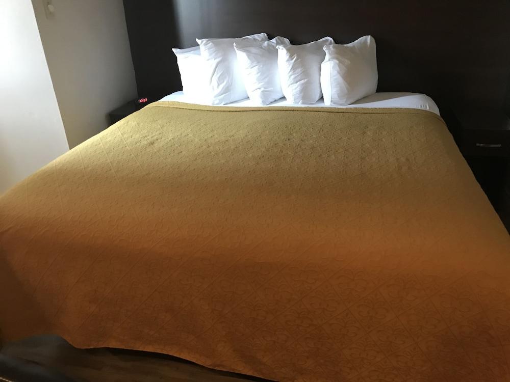 Spark By Hilton Hotel 3*