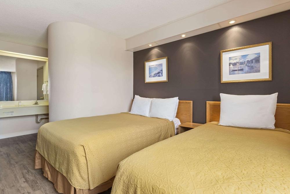 Spark By Hilton Hotel 3*
